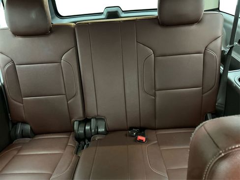 Used 2018 Chevrolet Suburban Premier image 38