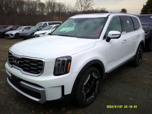 Used 2025 Kia Telluride S image 3