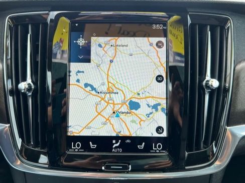 Used 2020 Volvo V90 T6 Cross Country image 32