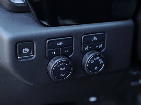 Used 2024 Chevrolet Silverado 1500 LT AWD/4WD image 10