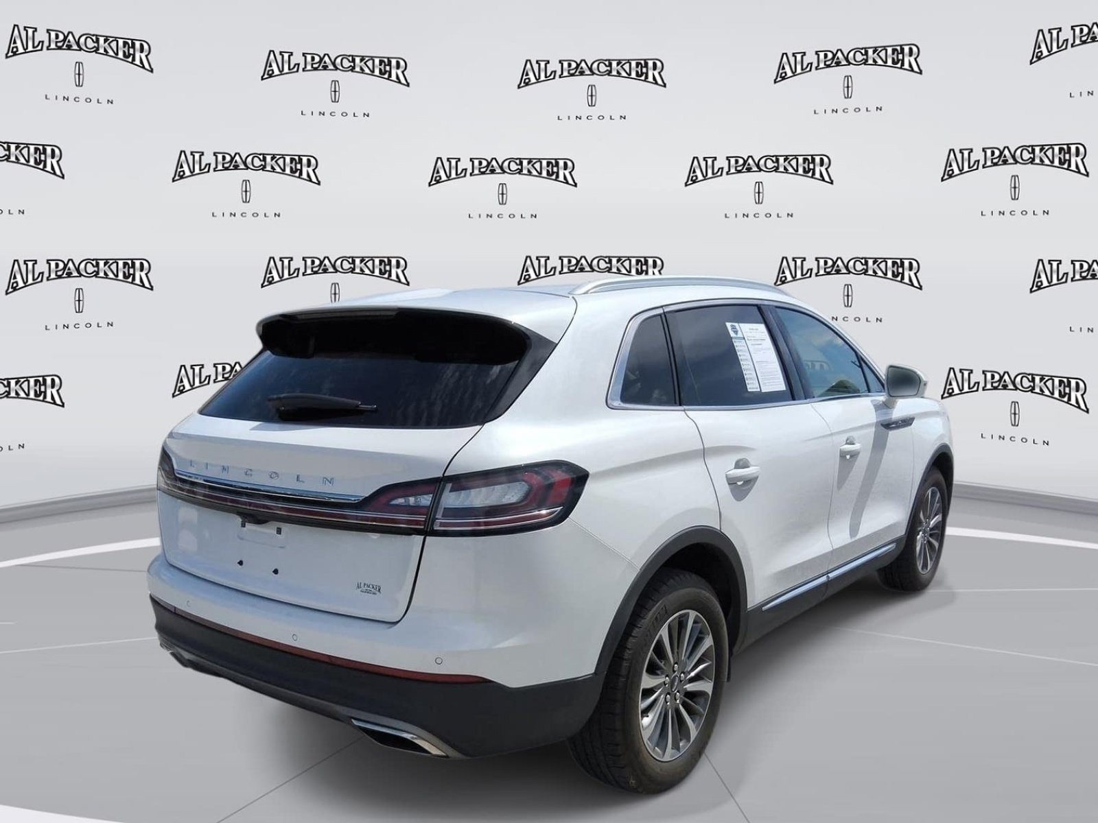 Used 2023 Lincoln Nautilus AWD w/ Premium Package image 5