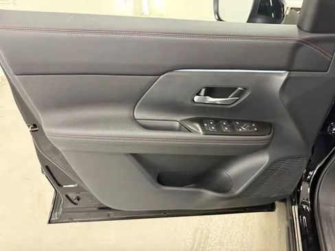 New 2025 Nissan Kicks SR image 13