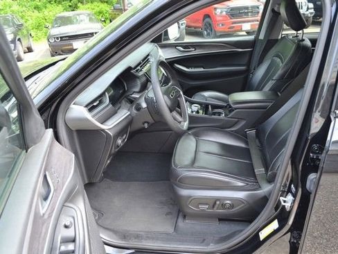 Used 2023 Jeep Grand Cherokee Limited w/ Luxury Tech Group II AWD/4WD image 17