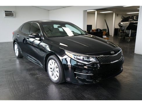 Used 2018 Kia Optima EX image 9