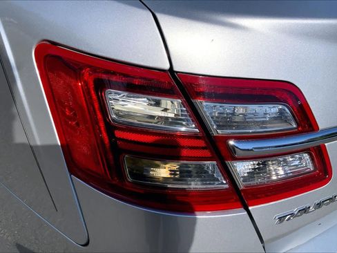 Used 2014 Ford Taurus Limited FWD image 26
