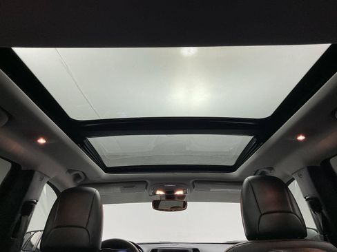 Used 2022 Jeep Cherokee Latitude Lux w/ Sun & Sound Group AWD/4WD image 27