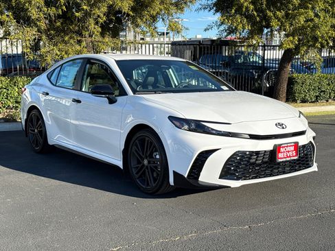 New 2026 Toyota Camry Hybrid FWD image 5