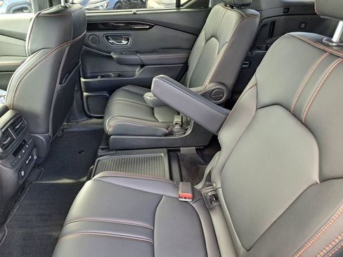 Used 2023 Honda Pilot TrailSport image 13