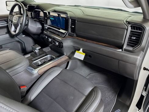 Certified 2025 GMC Sierra 1500 SLT AWD/4WD image 28