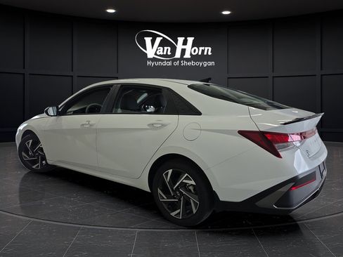 Used 2025 Hyundai Elantra Sport FWD image 3