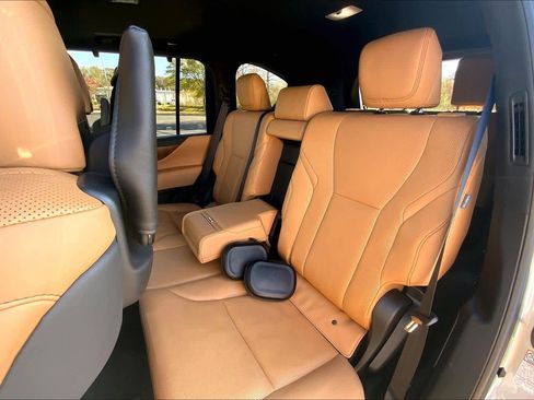 Used 2024 Lexus LX 600 4WD w/ Luxury Package image 22