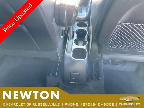 Used 2022 Chevrolet Trax LT AWD/4WD image 35
