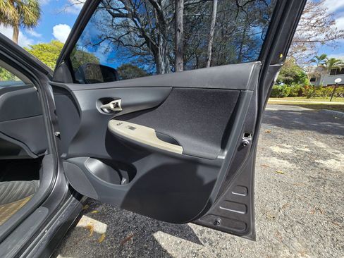 Used 2012 Toyota Corolla S image 26