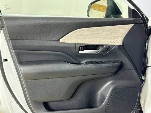 Certified 2024 Toyota Grand Highlander AWD image 16