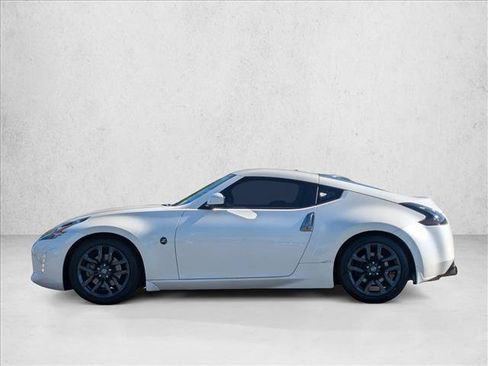 Used 2020 Nissan 370Z Coupe RWD image 9
