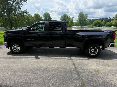 Used 2024 Chevrolet Silverado 3500 LT w/ Convenience Package AWD/4WD image 4