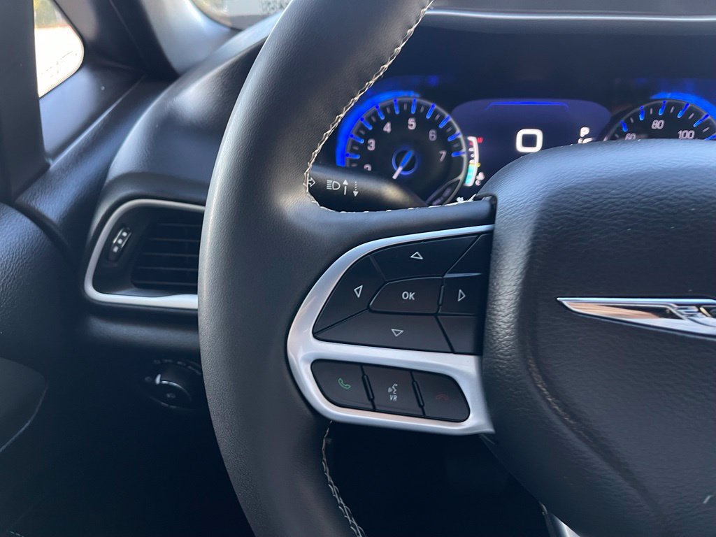 Used 2025 Chrysler Pacifica Select FWD image 26
