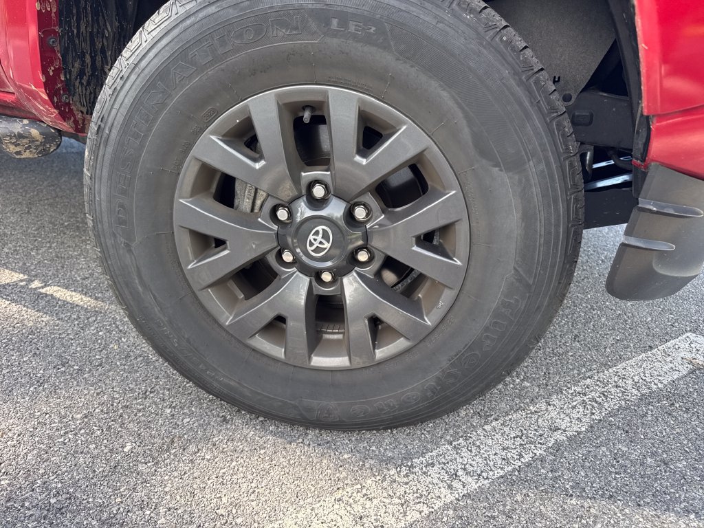 Used 2023 Toyota Tacoma SR5 AWD/4WD image 2
