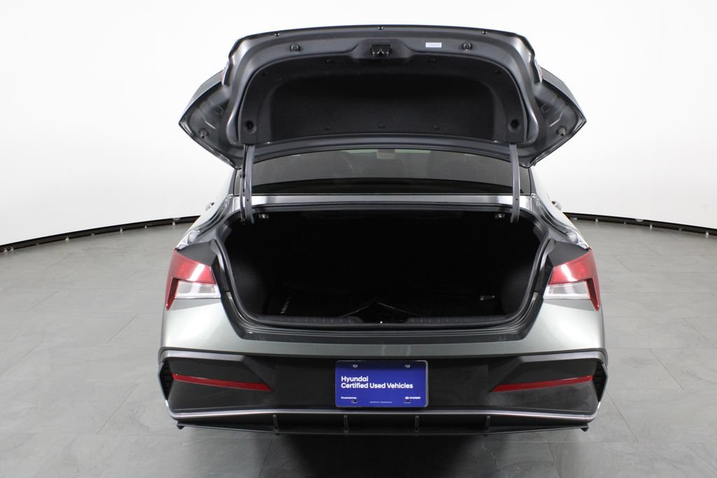 Certified 2025 Hyundai Elantra Sport FWD image 17