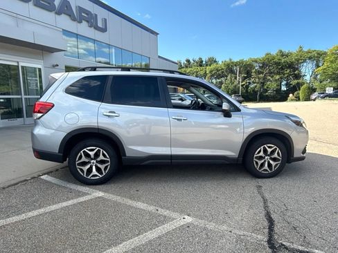 Used 2023 Subaru Forester Premium AWD/4WD image 9