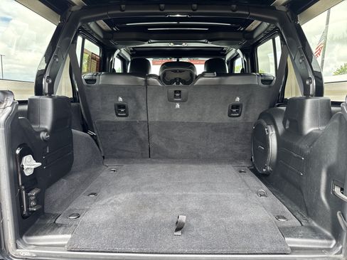 Used 2020 Jeep Wrangler Unlimited Sahara AWD/4WD image 33