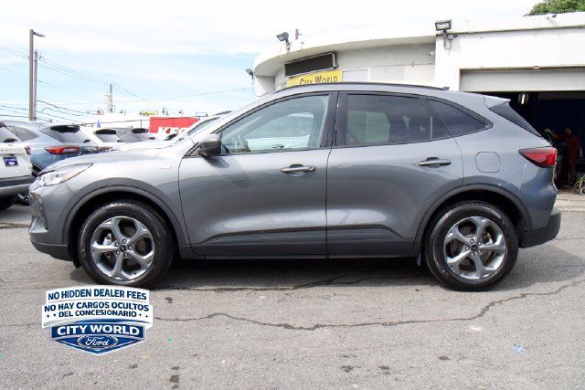 Used 2025 Ford Escape ST-Line Select AWD/4WD image 5