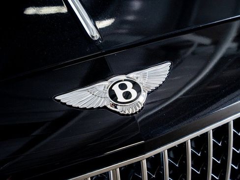 Used 2021 Bentley Flying Spur W12 image 20