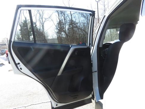 Used 2015 Toyota RAV4 LE image 18