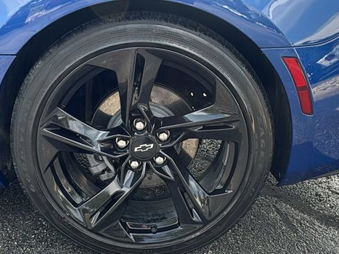 Used 2022 Chevrolet Camaro LT w/ Technology Package RWD image 9