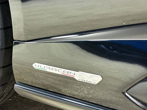 Used 2021 Lamborghini Huracan EVO image 33