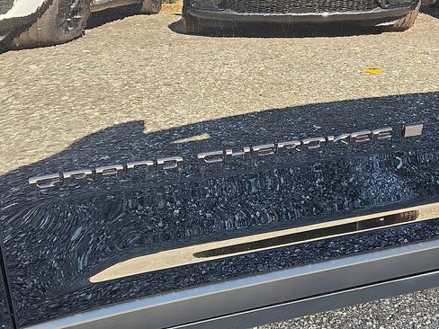 New 2025 Jeep Grand Cherokee Altitude image 19