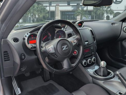 Used 2019 Nissan 370Z Coupe RWD image 12