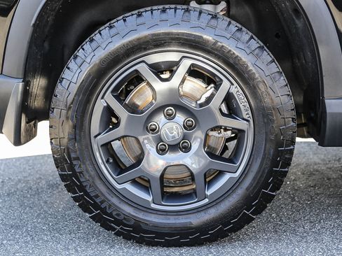 Used 2025 Honda Pilot TrailSport image 13