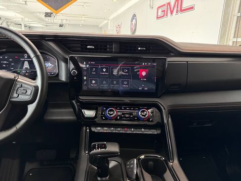 Certified 2024 GMC Sierra 1500 AT4 w/ Technology Package AWD/4WD image 19