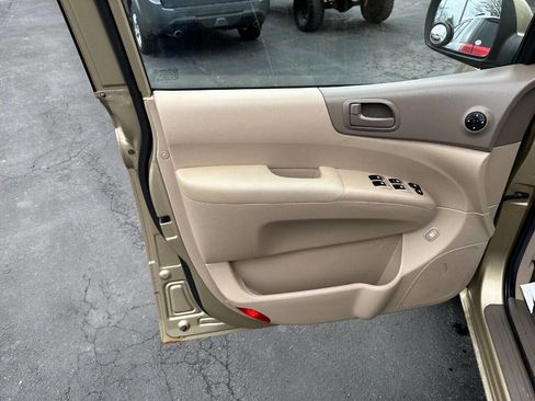 Used 2009 Kia Sedona LX w/ PWR Pkg image 19