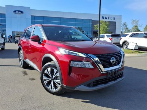Used 2022 Nissan Rogue SV image 1