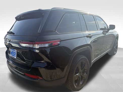 Used 2023 Jeep Grand Cherokee Limited w/ Black Appearance Package AWD/4WD image 26