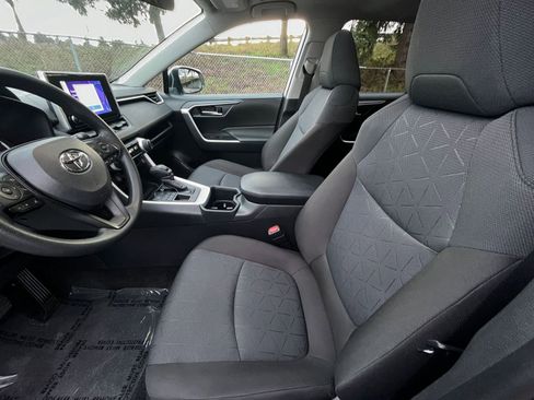 Used 2025 Toyota RAV4 XLE image 28