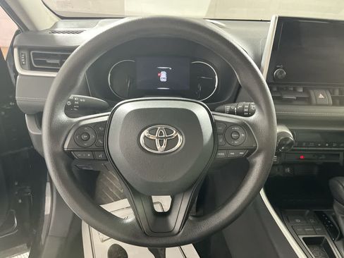 Used 2025 Toyota RAV4 XLE FWD image 16