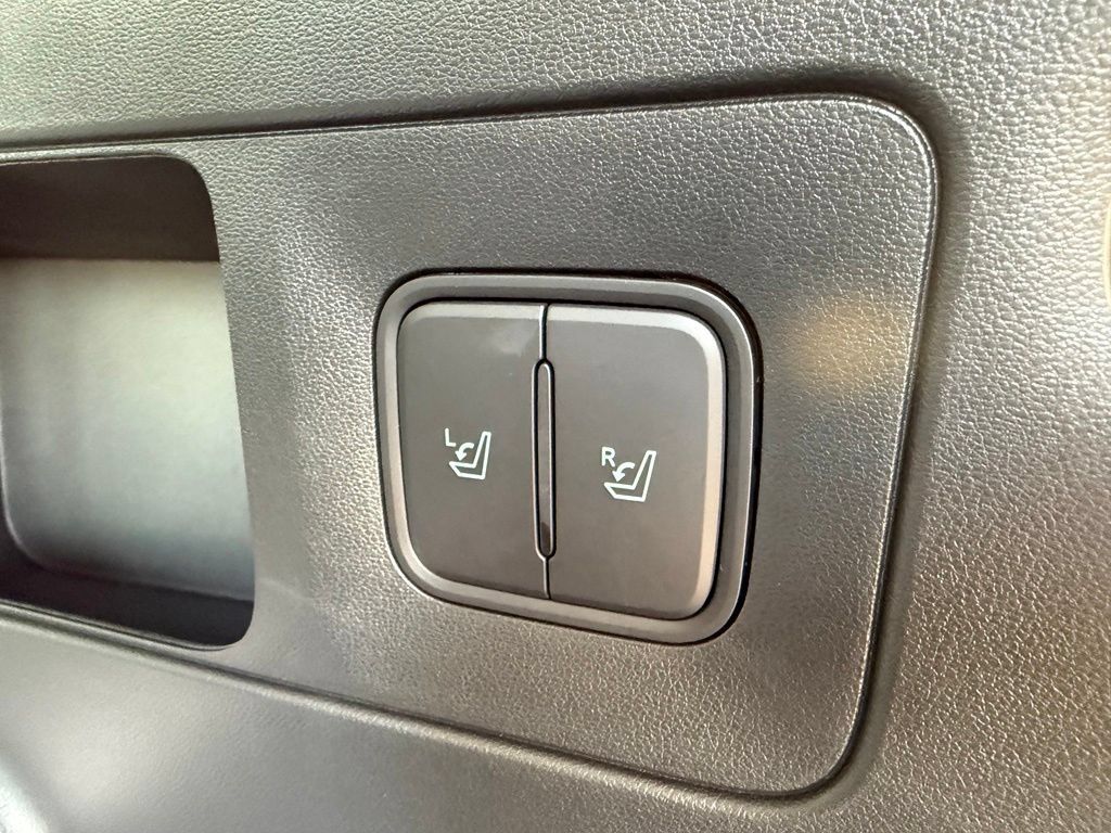 Certified 2026 Hyundai Ioniq 9 SE AWD/4WD image 11