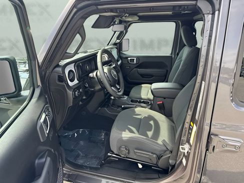 Used 2025 Jeep Wrangler Unlimited Sport AWD/4WD image 9
