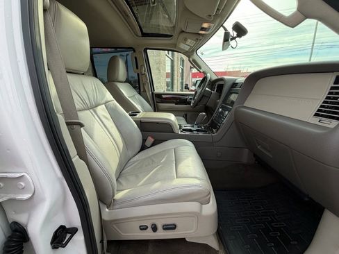 Used 2016 Lincoln Navigator Select image 26