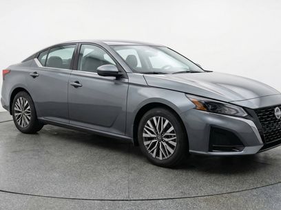 Used 2025 Nissan Altima 2.5 SV
