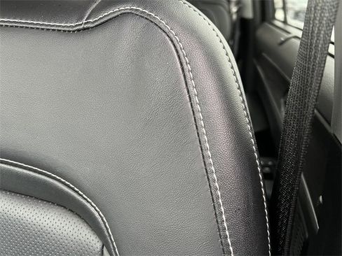 Used 2023 Jeep Grand Cherokee L Limited w/ Luxury Tech Group II image 14