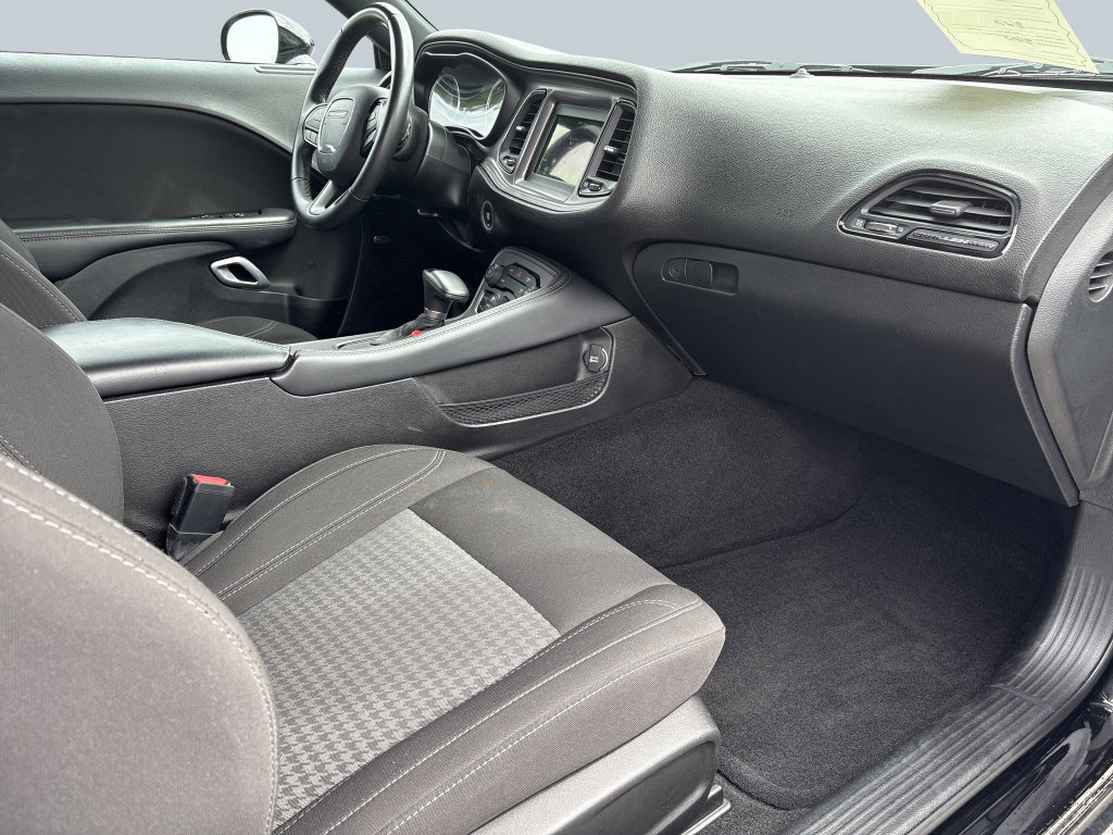 Used 2023 Dodge Challenger SXT RWD image 27