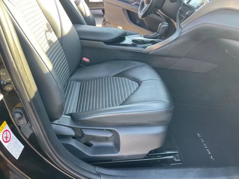 Used 2018 Toyota Camry SE w/ Convenience Package FWD image 12