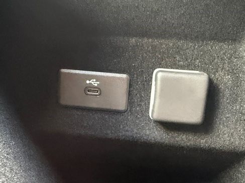 Certified 2026 Cadillac Lyriq Luxury AWD/4WD image 6