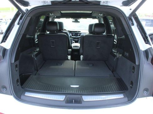 Used 2024 Cadillac XT6 Premium Luxury AWD/4WD image 6