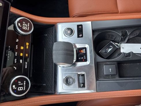 Used 2023 Jaguar F-PACE R-Dynamic S image 12