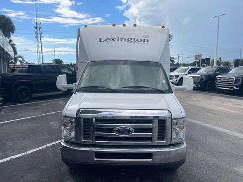 Used 2011 Ford E-450 and Econoline 450 Super Duty w/ Motorhome Prep Pkg RWD image 2